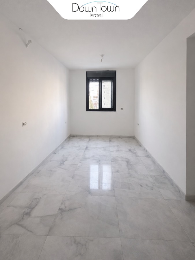 דירת  4 חדרים עם פוטנציאל תשועה גבוהה 