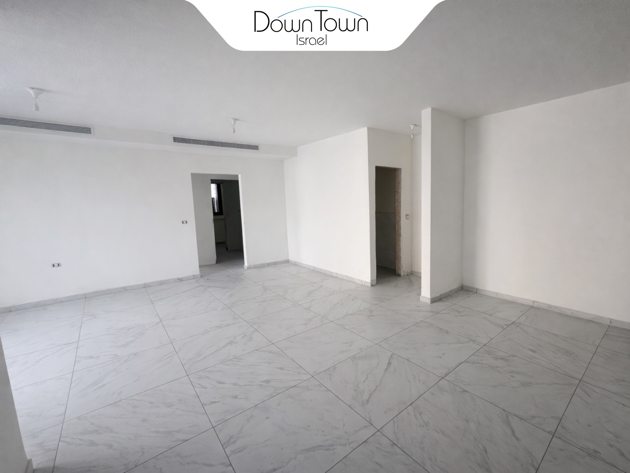 דירה ענקית מודרנית בבניין חדש