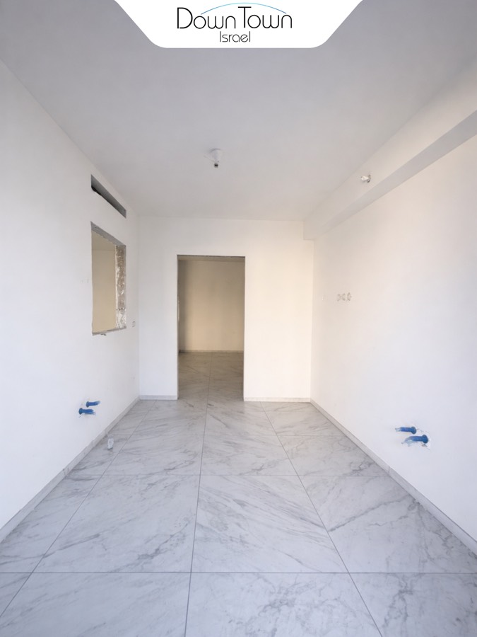 דירה ענקית מודרנית בבניין חדש