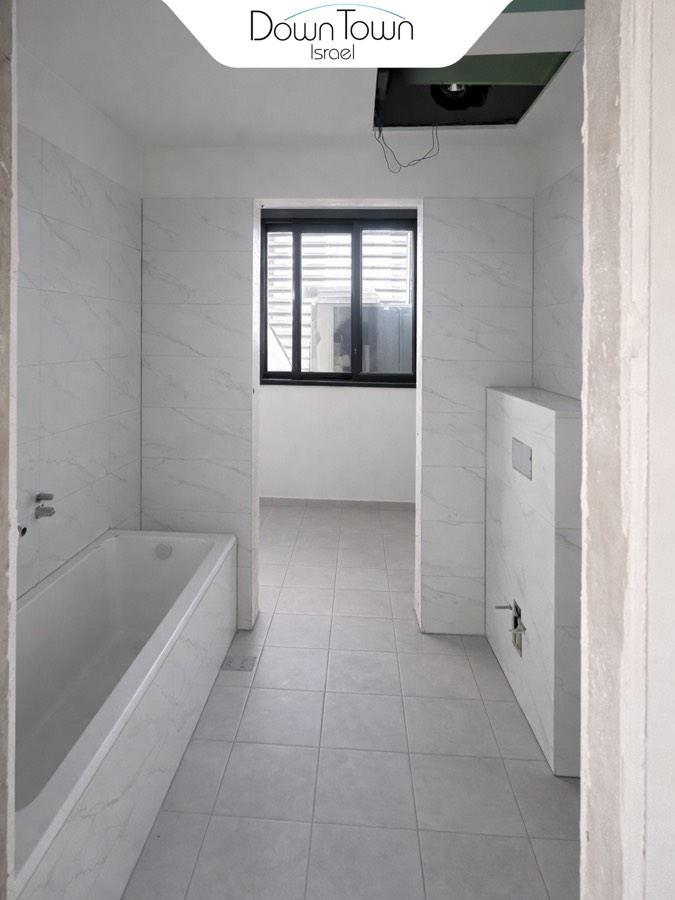 דירה ענקית מודרנית בבניין חדש